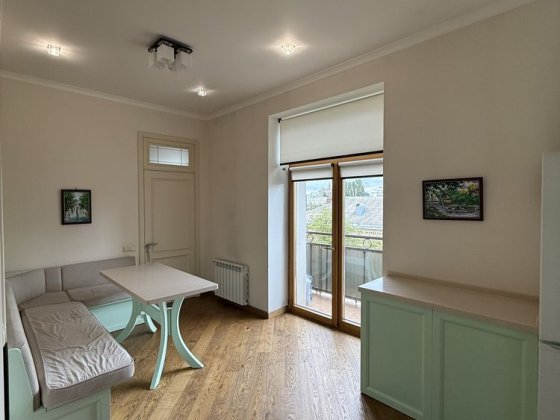 Квартира вул. Дмитра дорошенка ( Чогоріна), 55 м. Палац Украіни