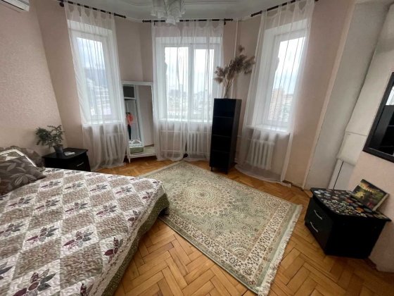 Оренда 2-кімнатної квартири в центрі Києва — Бессарабська площа Киев