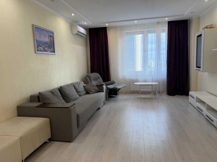 Здається в оренду 2 кімнатна квартира, пр. Глушкова, 9-В - фото 1