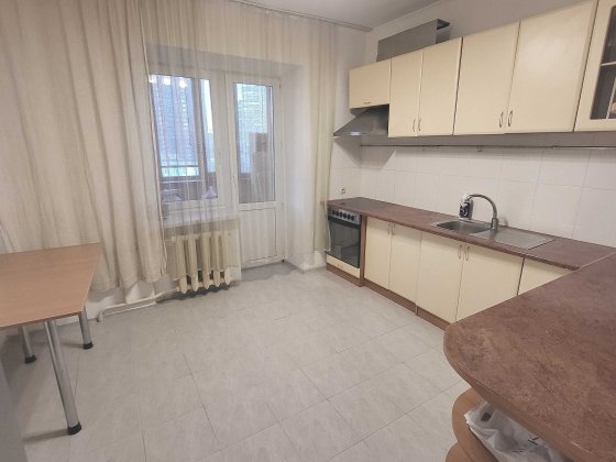 1кім.Метро Позняки. Простора квартира. Ахматової 9/18.