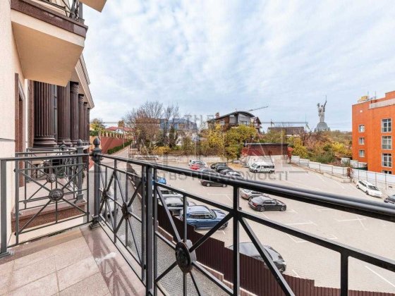 Вишукана квартира Клубний будинок Реджент Хіл ПАРКОМІСЦЕ Повна автономність Київ