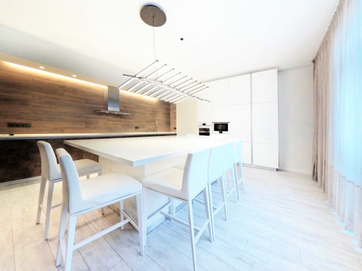 Без%. ДБЖ 10 кВт. Панорама на Печерську, Коновальця 44а. - фото 1