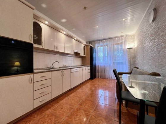 2 кімнатна 1 поверх Оболонська набережна Дніпро Оболонь Мінська Киев