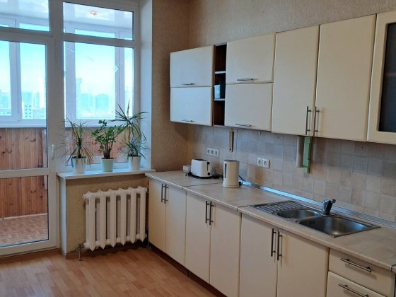 Сдам большую 1но ком.кв в новом доме,ул.олены пчилки,м.позняки Киев