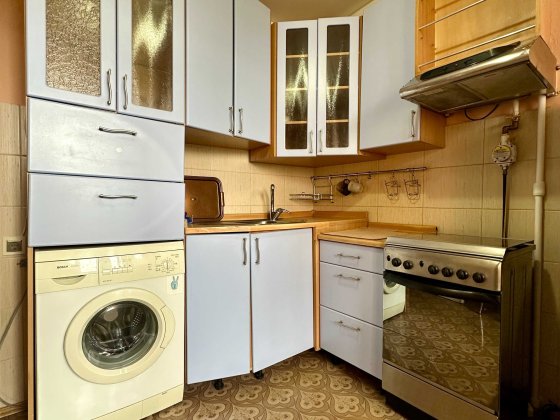 Романа Мстиславича 16, 1к, ГАЗ, низький поверх, парк Перемога, м Дарниця 10хв