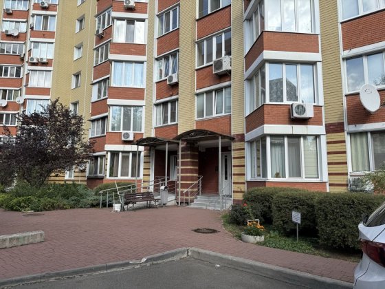 Салютна 1Б 2х кімнатна квартира