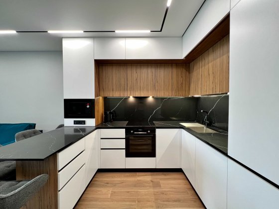 Дизайнерська та видова 2к 75м2 з живленням 10 кВт в ЖК Республіка