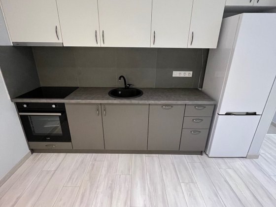 Сдам 2х ком кв в доме Манчестер на низком этаже Київ