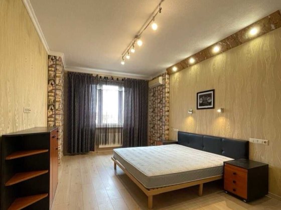 Оренда однокімнатна вул. Поправки Юрія 4/39А, метро Чернігівська Киев