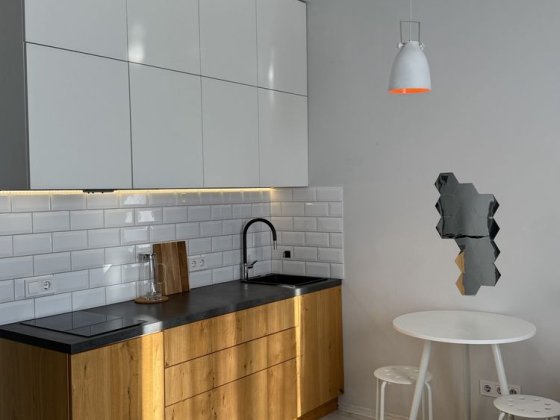 Кам’янська 6, метро Вирлиця - 5 хв пішки Киев