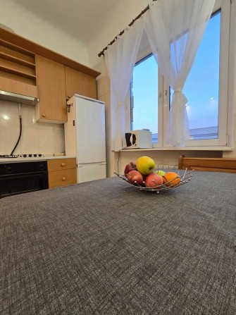 Двокімнатна квартира біля метро "Печерська" вул С.Ковніра 3,без комісії. - фото 1