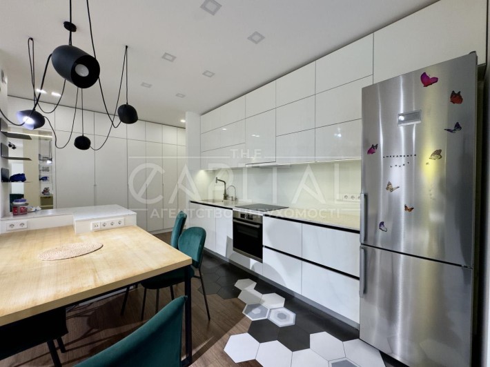 Комфорт даун Регенераторна, Соцмісто, Київ - фото 1