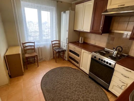 Оренда Братства тарасівців ( Декабристів )  охайна 3 к.кв. 94 кв.м Київ