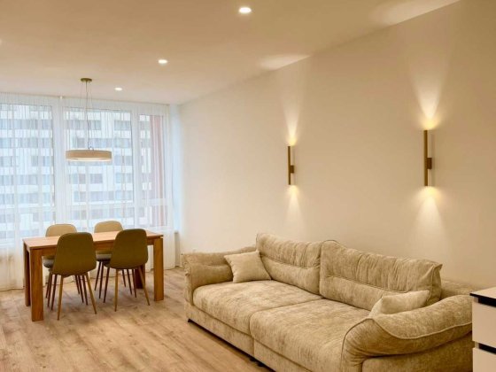 Варшавський. Перша здача в оренду! Дві спальні з великою кухнею-вітальнею. Киев