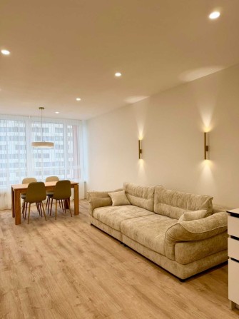 Варшавський. Перша здача в оренду! Дві спальні з великою кухнею-вітальнею. - фото 1