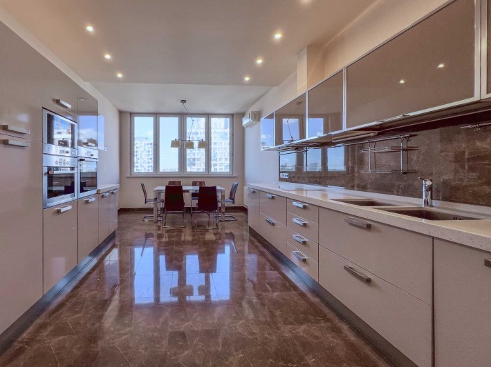 Тютюника (Анрі Барбюса), 5В Оренда квартири в центрі. - фото 1