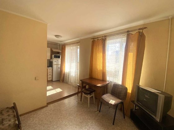 Деміївська 35, затишна 1к кв., є газ, м. Голосіївська 7 хвилин пішки Киев