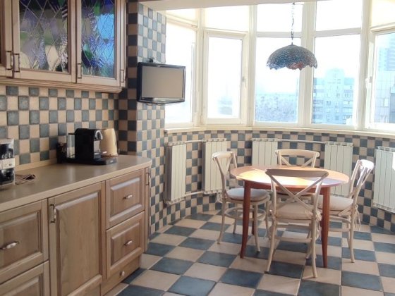 Без % Чорновола  В'ячеслава 25  3 кім