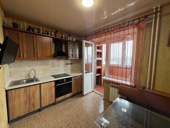 пр.Леся Курбаса 17, роздільна затишна 2к, можна з улюбленцем