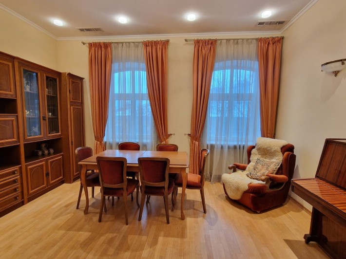 Здам двоповерхову 3-к квартиру, Солом'янский район, власник - фото 1