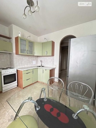 Оренда 2-к квартири,Волинська 10,Соломенський - фото 1