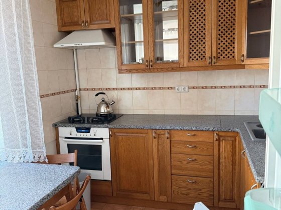 Довгострокова оренда 4х кімнатної квартири Татарская,21 Киев