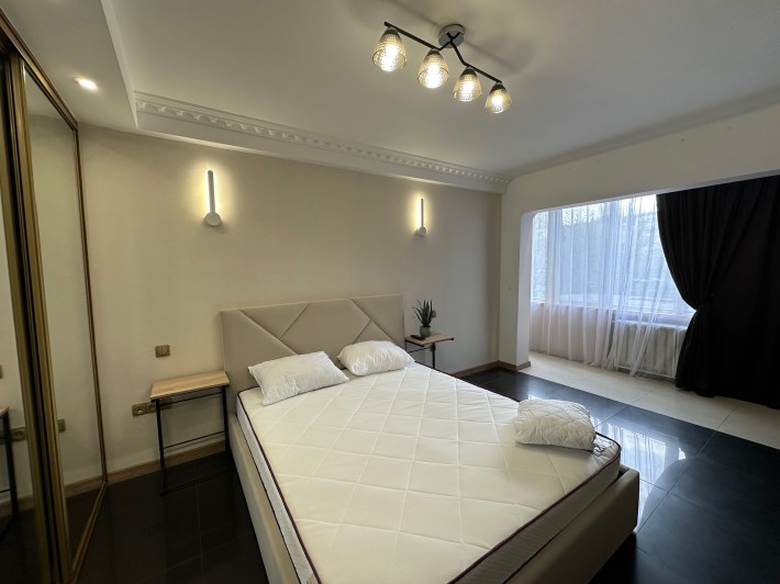 Перша Здача. Здам двокімнатну квартиру Борщагівська 2, метро Політехнічний інститут, центр Києва - фото 1