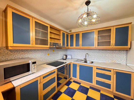 Солом'янка, вул. Стадіонна 16/6, оренда просторої 3к квартири