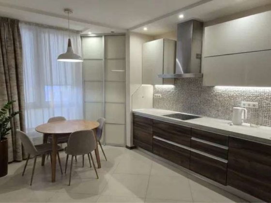 Продаж 3-к квартири вул. Ахматової 30 Киев