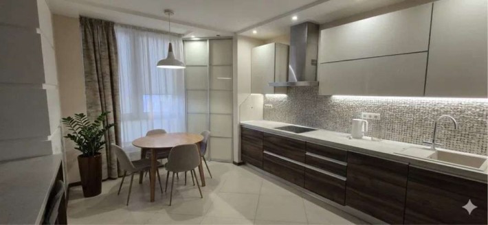 Продаж 3-к квартири вул. Ахматової 30 - фото 1