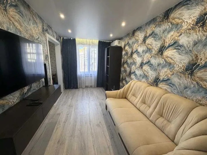 Продаж 3-к квартири вул. Юрія Шумського 10 - фото 1