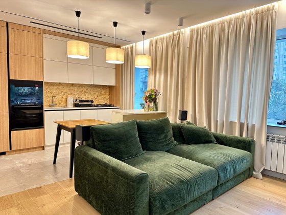 Продаж 2 кімн. квартири 65 кв.м з сучасним ремонтом, Чоколівський бульвар 10, Севастопольска площа Киев