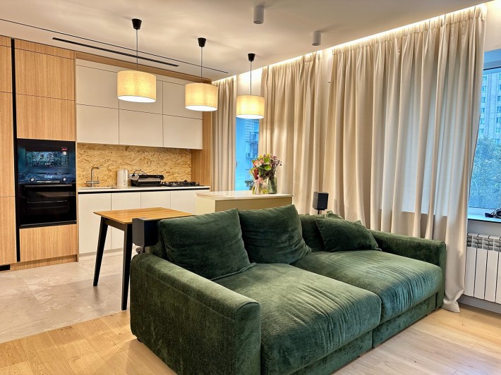 Продаж 2 кімн. квартири 65 кв.м з сучасним ремонтом, Чоколівський бульвар 10, Севастопольска площа - фото 1