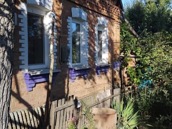 Продається будинок цегляний в затишному місці в районі Загребелля