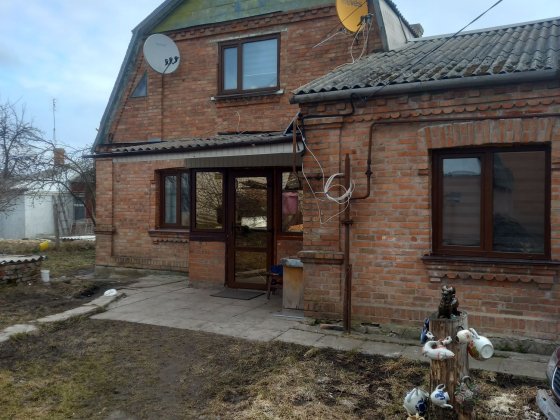 Продам частину будинока.