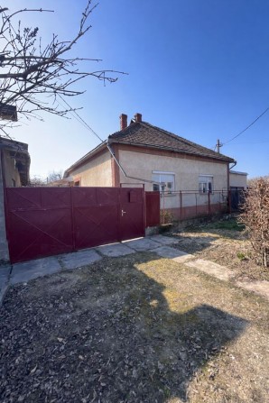 Продаж будинку в м.Берегове (5 хв пішки до центру) - фото 1