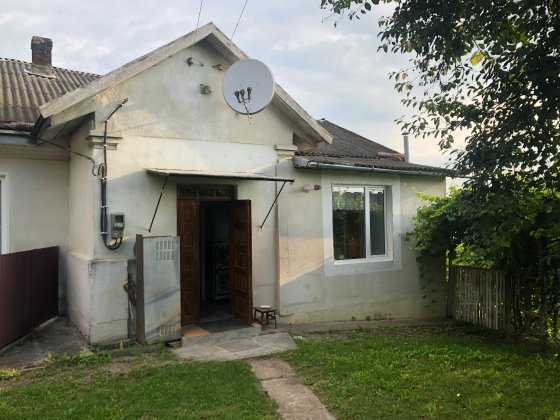 продається половина будинку. м.Бережани Бережани