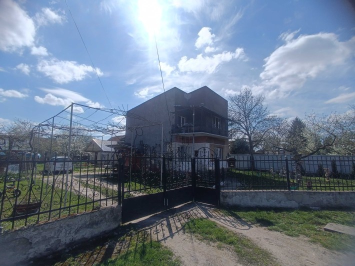 ЗАТИШНЕ БУДИНКОВОЛОДІННЯ біля термальних басейнів: 2-х поверховий 4 кімнатний будинок 106 кв.м + одн - фото 1