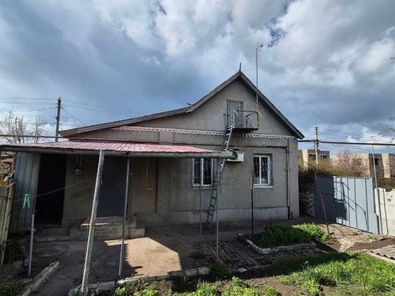 Продам полдомика на Черемушках, отдельный двор Каменское