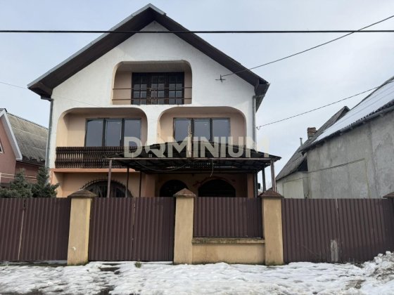 Продається будинок в смт. Вилок з комерцією біля кордону Виноградів