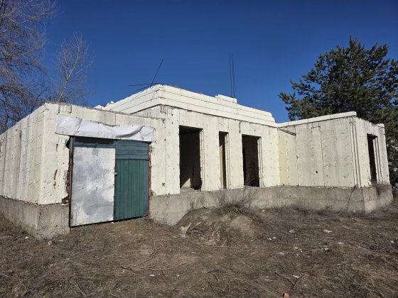 Продаж окремого будинку біля озера