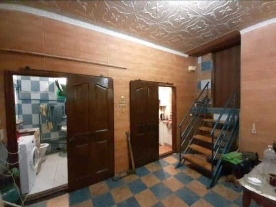 Продам 3-х этажный дом с прудом и баней,по низкой цене.. Высокий