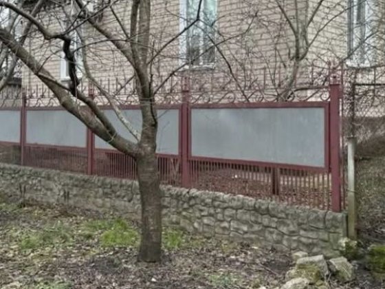 Продам дуже добротний будинок в самому центрі Романково. Каменское