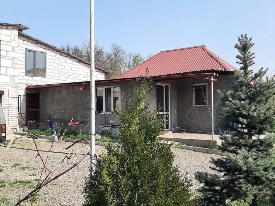 Дом с большим участком и баней в живописном месте. Дергачи