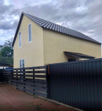 Просторий будинок 96 м² у Гостомелі з навісом під авто ! - фото 1