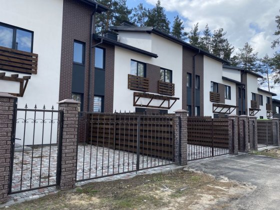 Таунхаус у КМ Lesnoe2 серед сосен неподалік парку Щасливий Гостомель