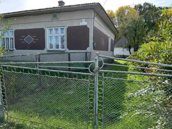 Продаж цегляного будинку в Долині — тихий провулок недалеко від центру Долина