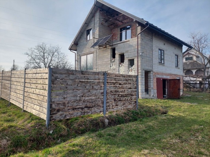 Продаж будинку 180,5м2 ділянка 9,6 сот  вул. Вишнева - фото 1