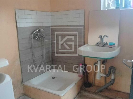 Продаж будинку з газовим опаленням + велика ділянка Гостомель