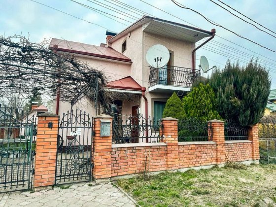 Продається будинок-дуплекс у м. Дрогобич, район 8 школи Дрогобич